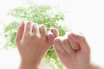 【知って楽しい雑学】指切りげんまんの「指切り」と「げんまん」の意味は？江戸時代からある“遊び”の背景