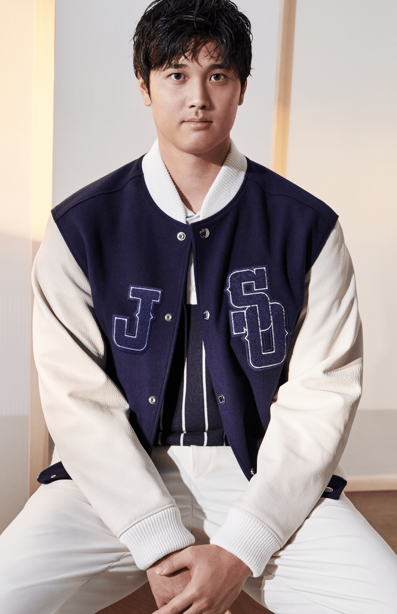 39万500円の『ベースボールジャケット』を着用した大谷翔平