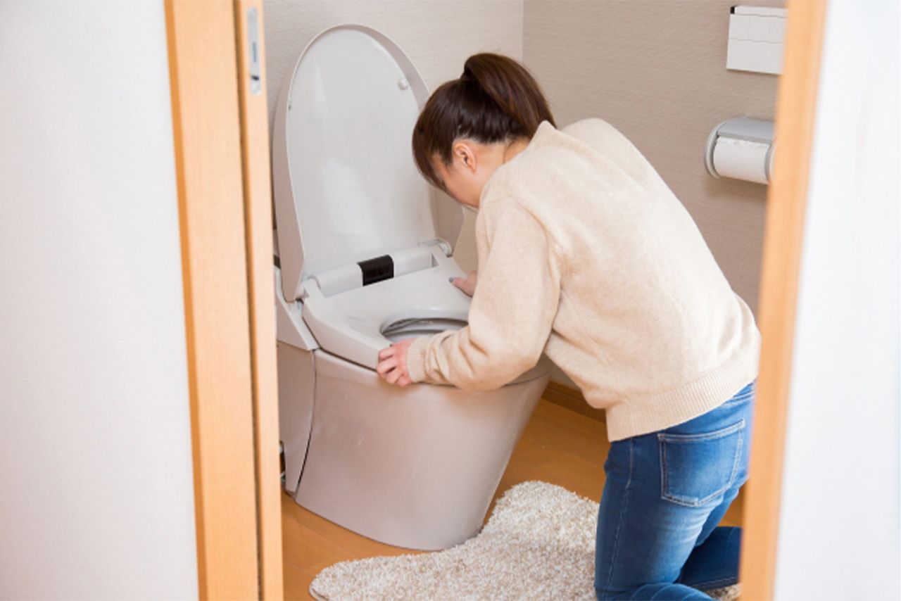 トイレは感染拡大の原因になりやすい場所。嘔吐したら流す前にフタを閉めよう　※写真はイメージです