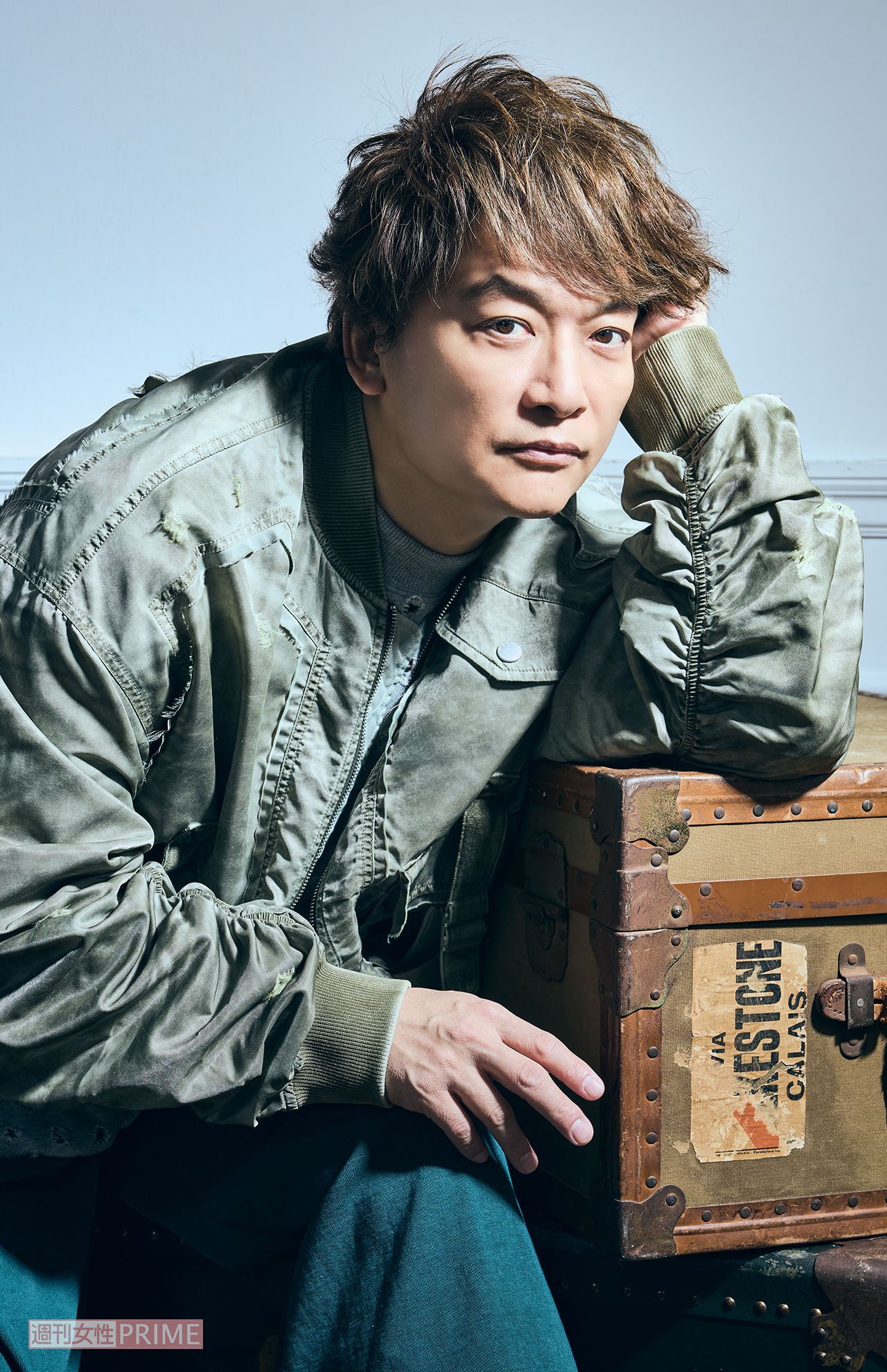 香取慎吾　撮影／廣瀬靖士　　ヘアメイク／石崎達也　スタイリスト／黒澤彰乃　衣装協力／ネフォロジスト、レアセル（［株］タートル）