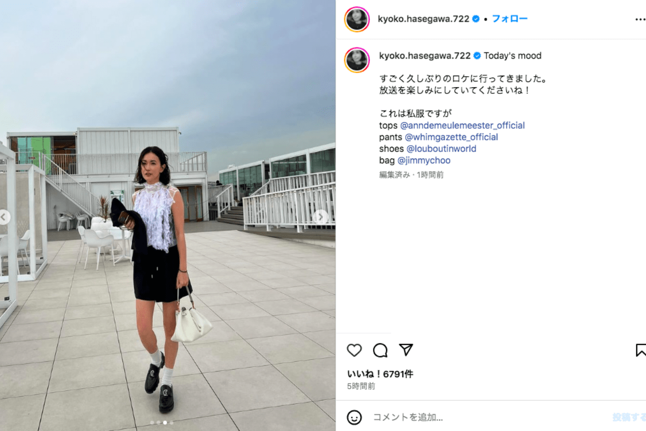 ミニスカート姿で生脚を披露した長谷川京子（公式インスタグラムより）