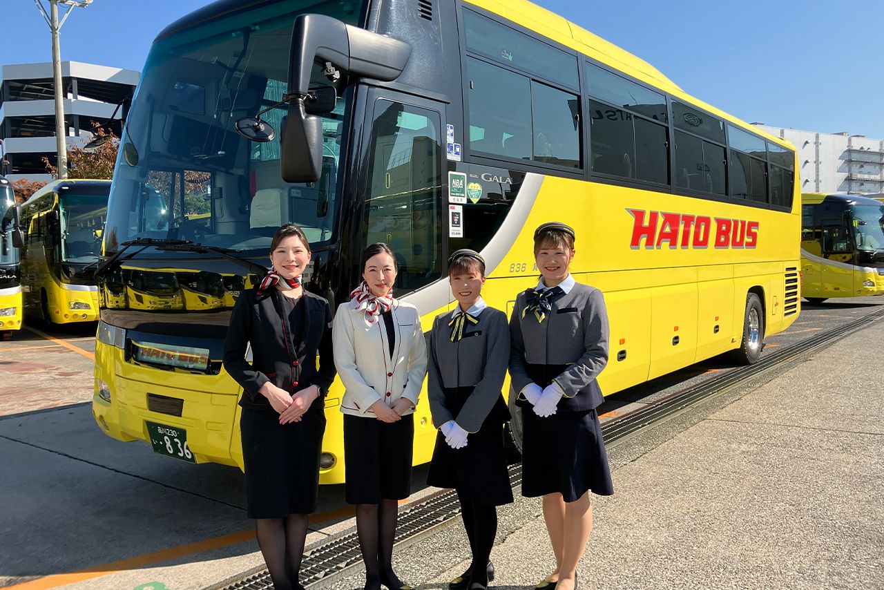 4月に実施されたJALとのコラボによる、「JAL客室乗務員体験と国際線ビジネスクラス機内食ランチ堪能」ツアー。こちらも大人気で、今後の開催に期待!