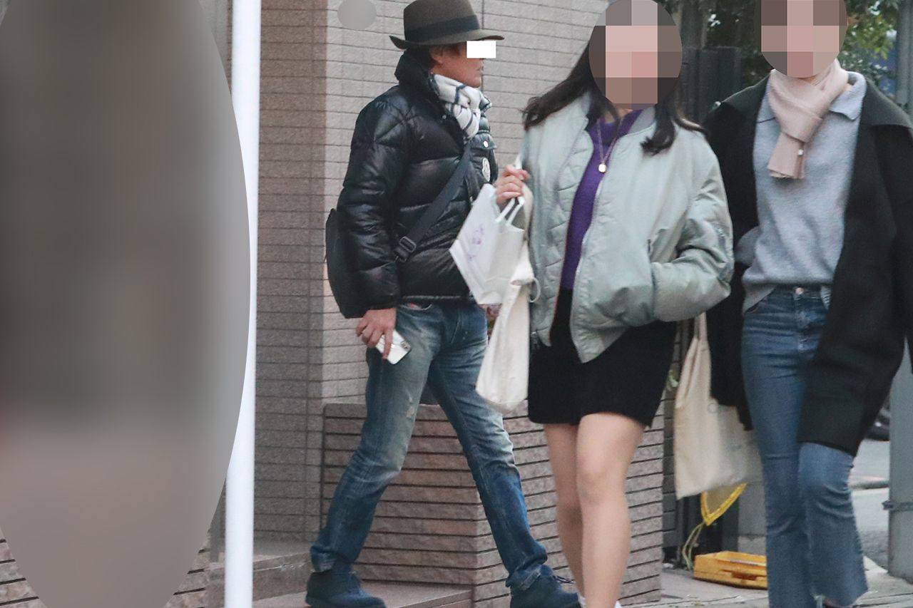 今年1月に平塚のマンションで密会していたふたり。この時期から、すでに一緒の時間を楽しんでいたことがわかる