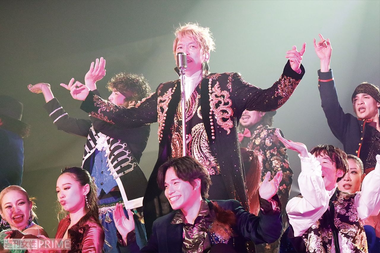 アンコールはゴールドの刺しゅうが入ったゴージャスなロングジャケットの慎吾ちゃん