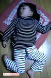 '09年3月22日、阿部さんと遊び疲れて眠ってしまった愛実ちゃん。これが最後に会った日となった(阿部さん提供)