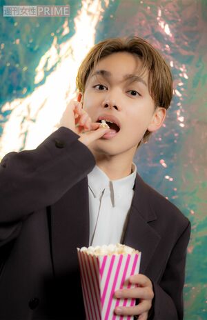 宮世琉弥　撮影／伊藤和幸　ヘアメイク／礒野亜加梨　スタイリスト／徳永貴士（SOT）