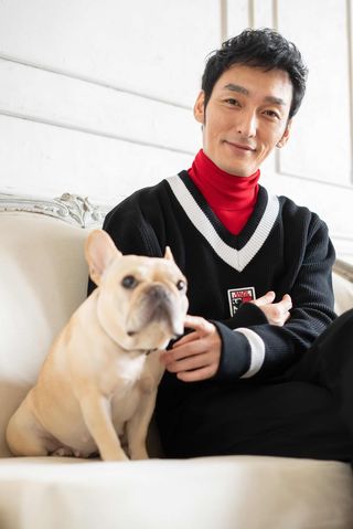 草なぎ剛と愛犬・クルミちゃん（'19年）　撮影／アライテツヤ