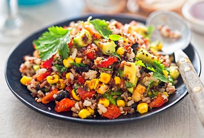 玄米×野菜、わかめ×ねぎ、ほうれん草×ベーコンはNG 食べ合わせの意外なリスクとは