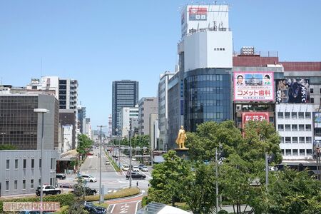 岐阜駅前の信長ゆめ広場に設置された織田信長像