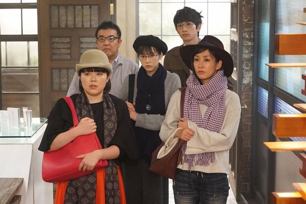 『人は見た目が100パーセント』より。女子力ゼロの3人。ファッションセンスにも問題が…　(c)フジテレビ