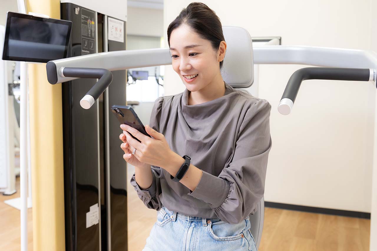 「動画での解説がわかりやすいので、すぐにマシンを使用できました」（千春さん）