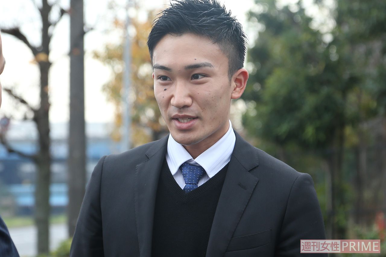 週刊女性の直撃取材にもしっかりと受け答えていた桃田賢斗選手（'16年12月）