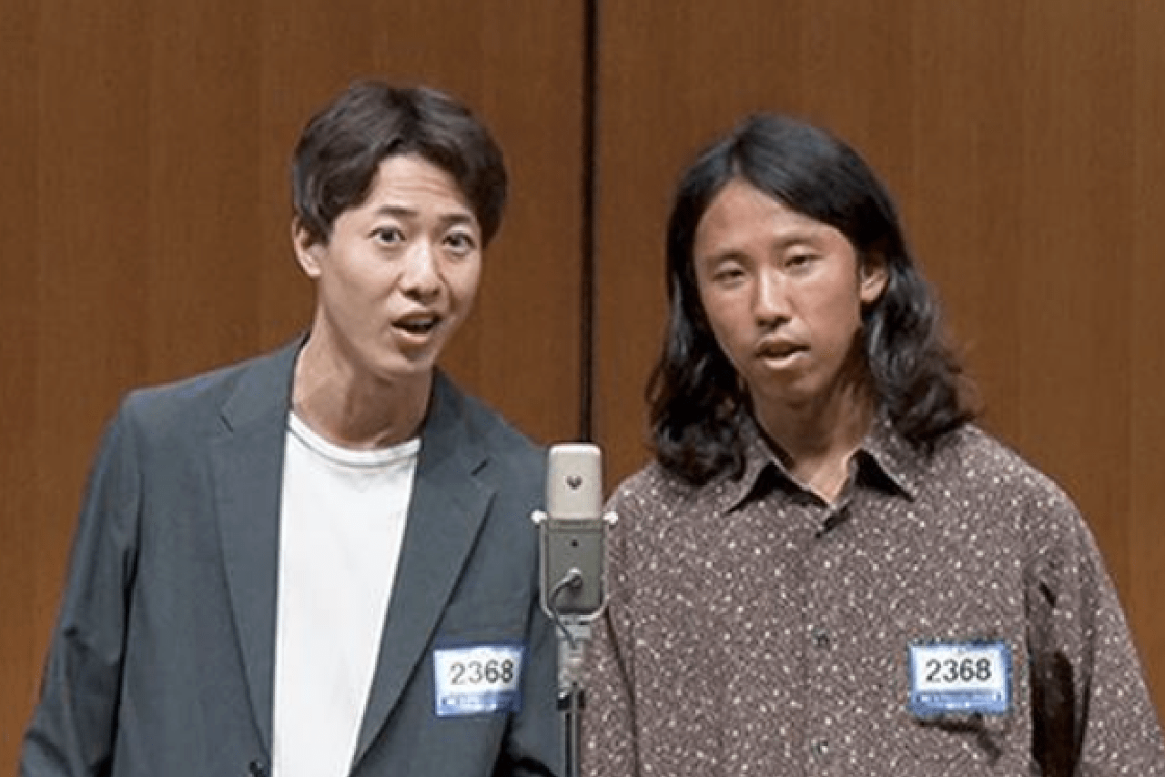 お笑いコンビ『クラシックトースト』で活動していた杉山陸（左、現在はコンビ『花水木』で活動中）と、逮捕された丸茂拓哉（右）（M-1公式サイトより）