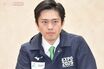吉村洋文大阪府知事、関コレに“コテコテ衣装”で登場してPR連発も都構想再挑戦に批判
