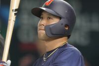 東京ヤクルトスワローズ山田哲人選手のホームランボールを少年から“奪い取った”男性が炎上!「喜んで譲り…
