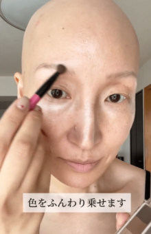 すっぴんの状態から、リアルな眉毛を描く動画は、YouTubeショートで257万回も再生された