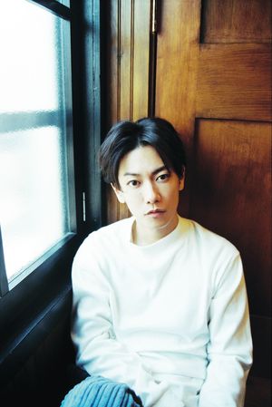 佐藤健 20代ラストの姿を切り取った2019年カレンダーは全部、青い