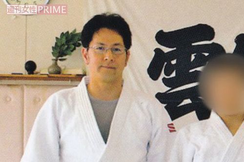 柔道着姿の上野容疑者