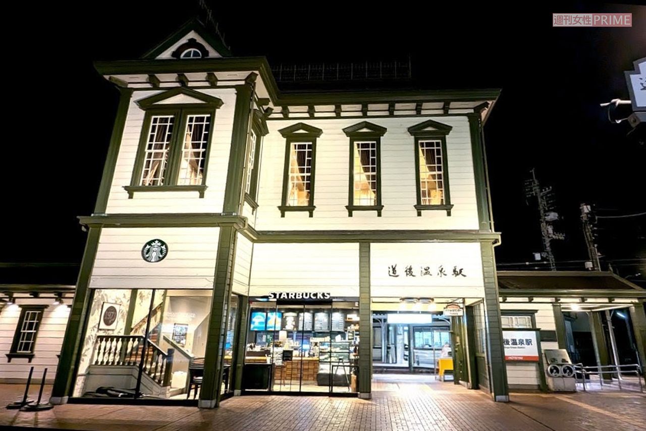 愛媛・道後温泉駅に併設されたレトロな外観のスターバックスコーヒー　撮影／編集部