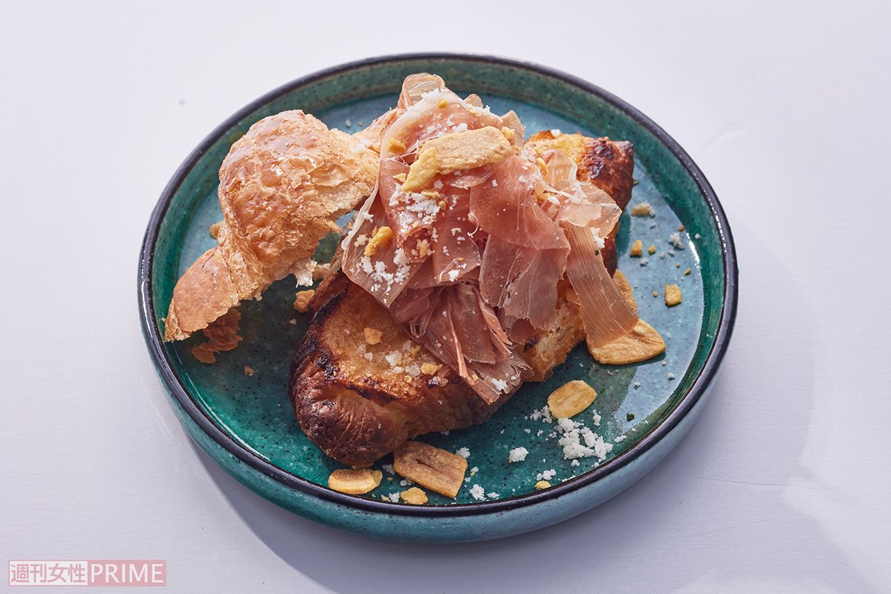 にんにくバターのクロワッサンブルスケッタ