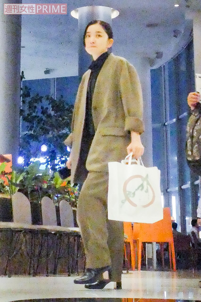 福地桃子　ハンサムなセットアップで出席