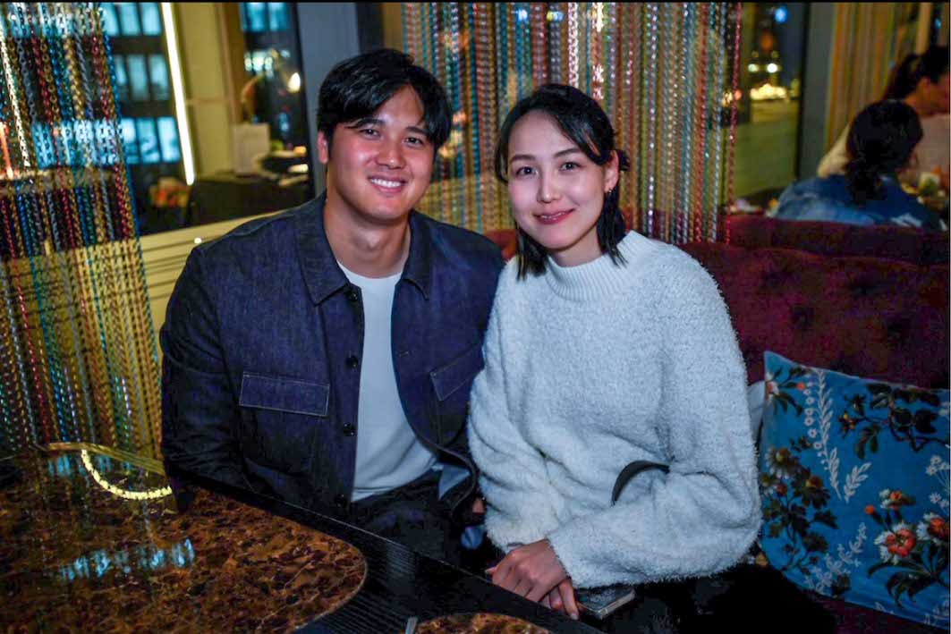 大谷翔平と妻の田中真美子さん（ジョン・スーフー氏のインスタグラムより）