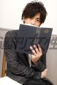 編集者役を演じる三浦翔平「1冊2時間、1日3冊は読めます」