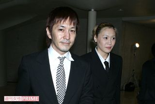 '05年、吉本興業前会長のお別れ会に夫婦そろって出席した