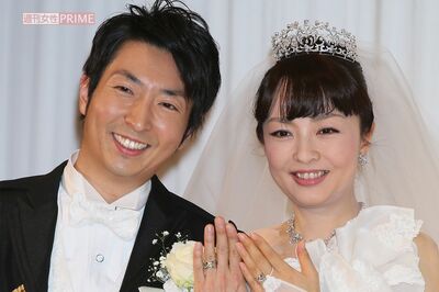 結婚当時の有村昆と丸岡いずみ（2012年8月）