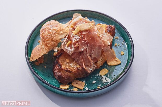 にんにくバターのクロワッサンブルスケッタ