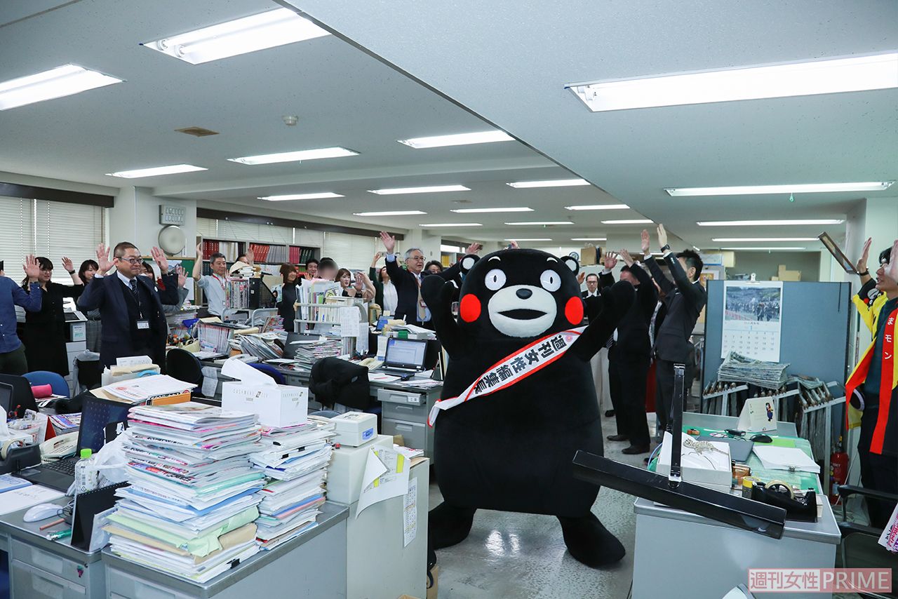 仕事効率UP!?　「みんなでくまモン体操だモン！」　撮影／森田晃博　（C）2010熊本県くまモン