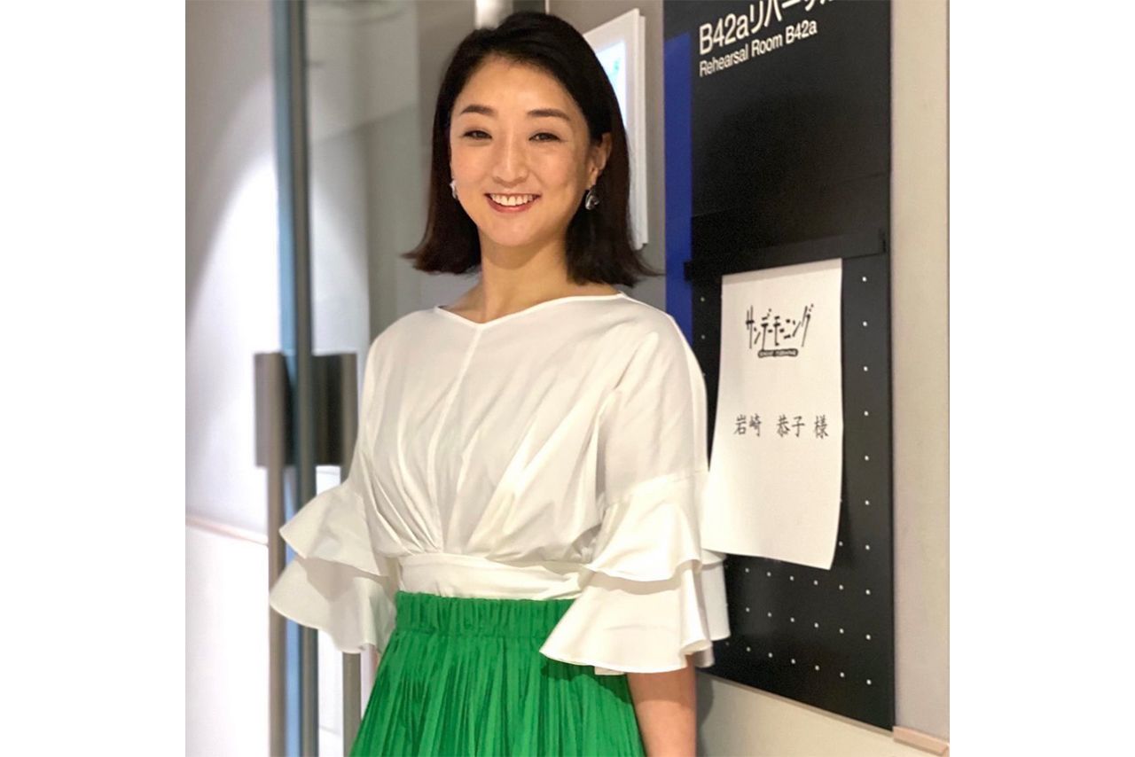 インスタグラムでは番組出演時の衣装などをあげている（岩崎恭子公式インスタグラムより）