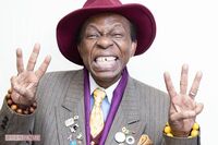 オスマン・サンコンが“年収3億円”時代を語る「銀座のネオンで視力が落ちた」