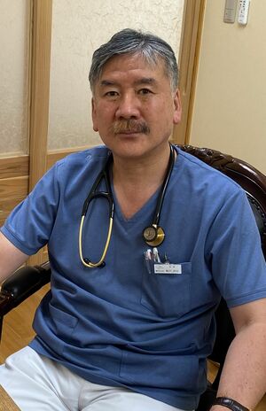 船戸崇史先生●船戸クリニック院長。日本消化器外科学会認定医。西洋医学を中心に東洋医学や補完代替医療を取り入れ治療を行う。著書に『がんが消えていく生き方』など。