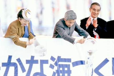 写真⑩声を失われながらも海に祈りを。平成5（1993）年11月7日