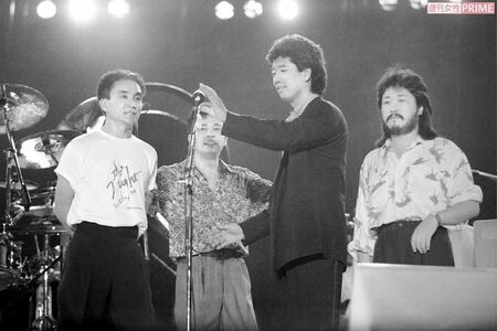 '82年に行った日本武道館連続10日間コンサートでは、チケットの抽選応募ハガキが約53万通にも及んだオフコース