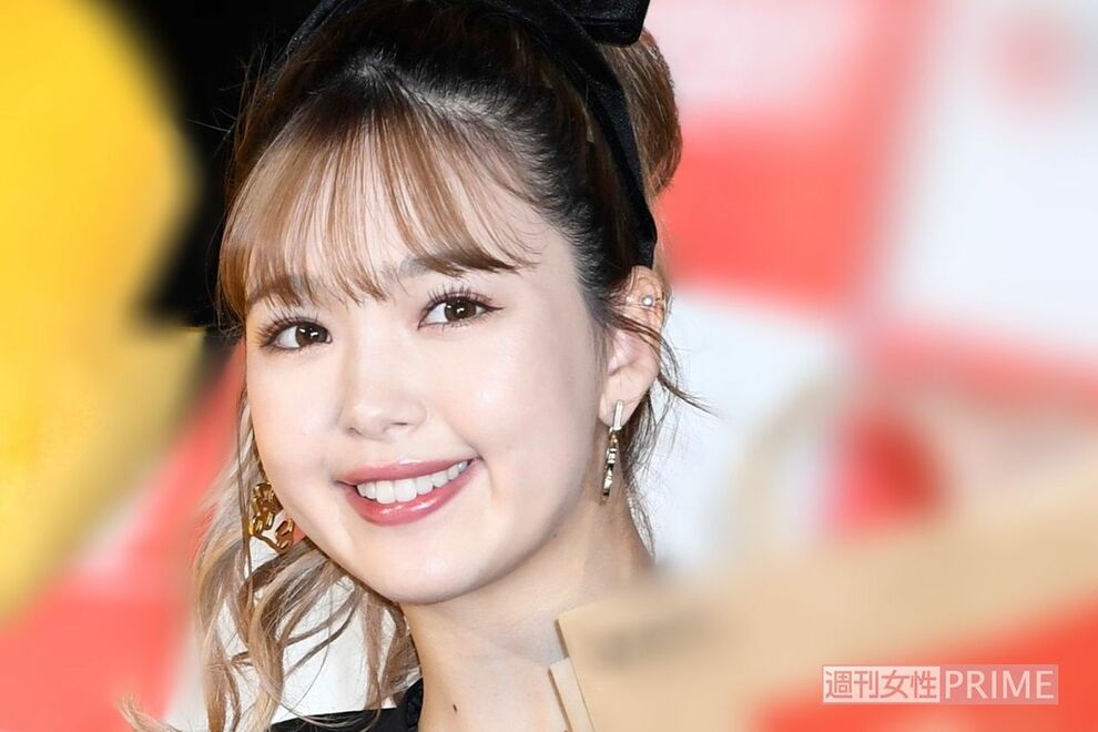 藤田ニコル、マタニティフォトを投稿して絶賛の嵐…批判された“過去事例”との違いは“素肌露出”と“清潔…