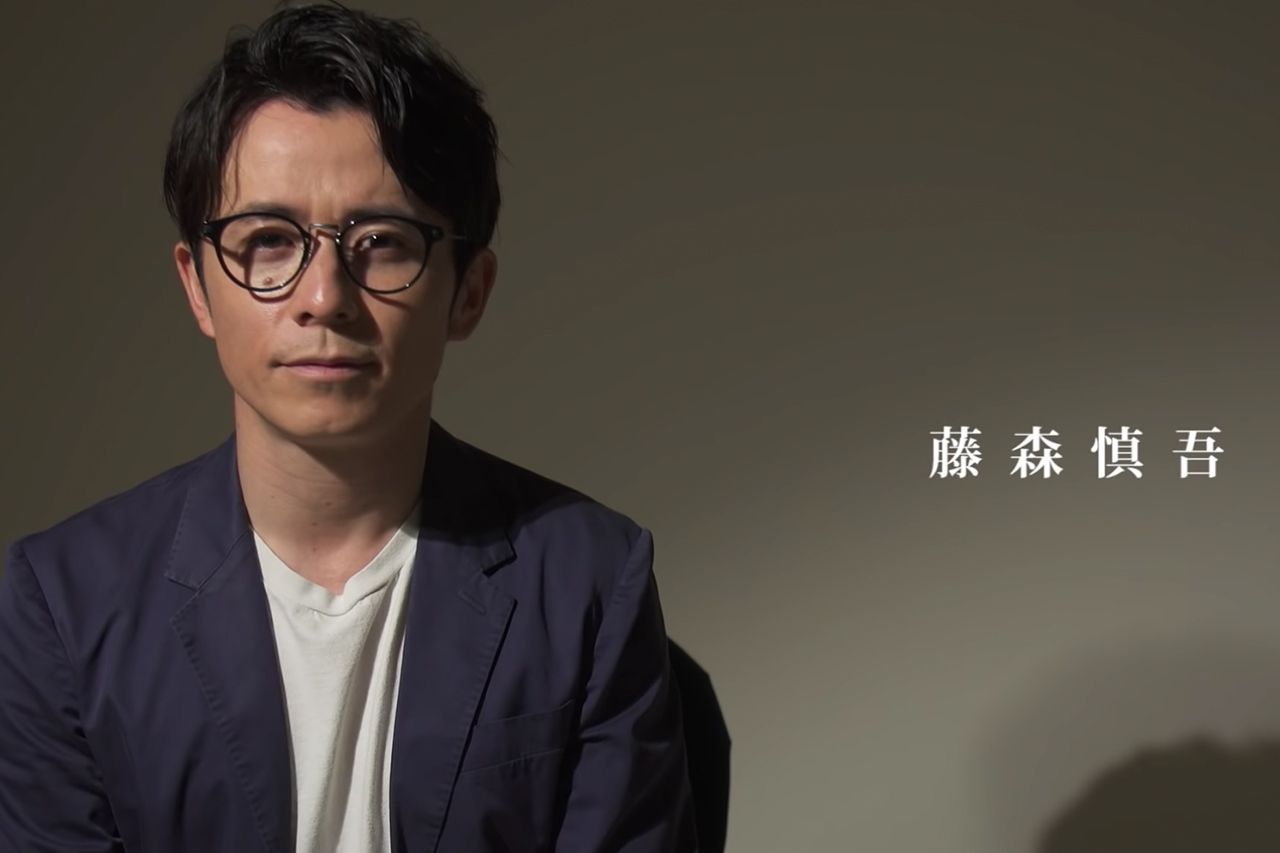 瑛人の『香水』をカバーする藤森慎吾（YouTubeより）