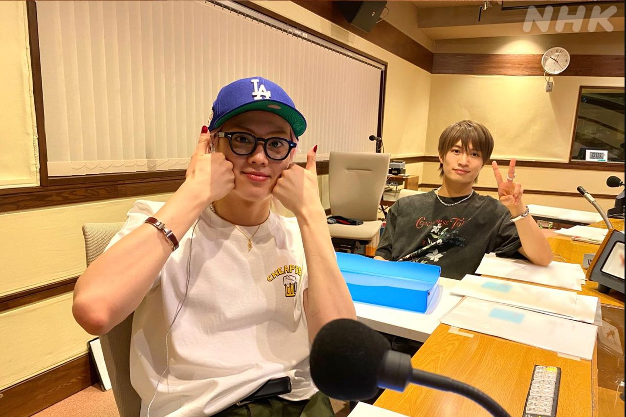 左から佐藤龍我、那須雄登（NHKらじらー公式Twitterより）