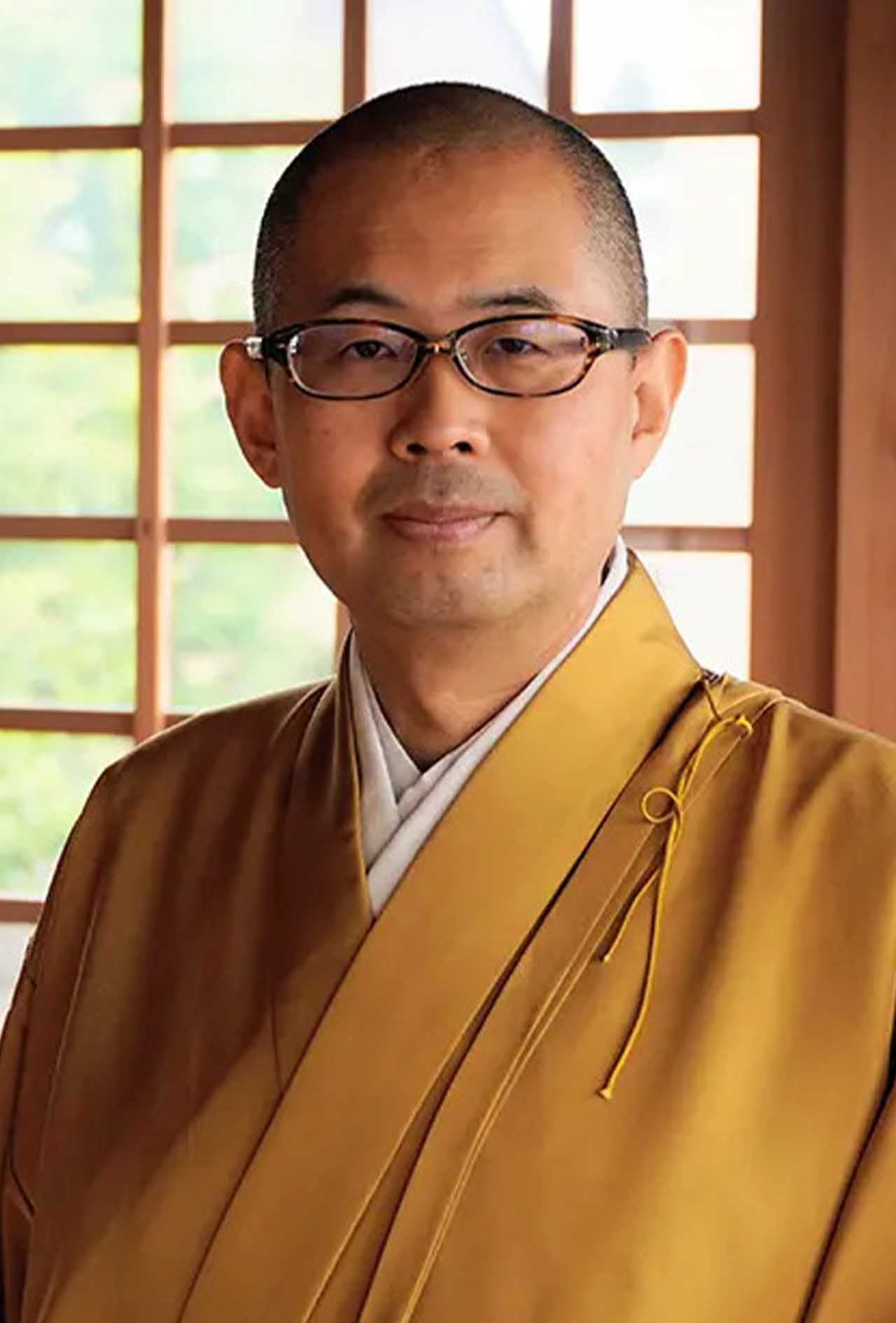 鈴木べんもうさん／真言宗豊山派天明寺住職。2004年、檀信徒数26件で無住職だった天明寺（群馬県前橋市）の住職に就任。2022年には檀信徒数3000件を超える寺へと再生させる。YouTube「丸儲け住職-ブッダの教えで人生好転-」は登録者数17万人を超える人気チャンネル。