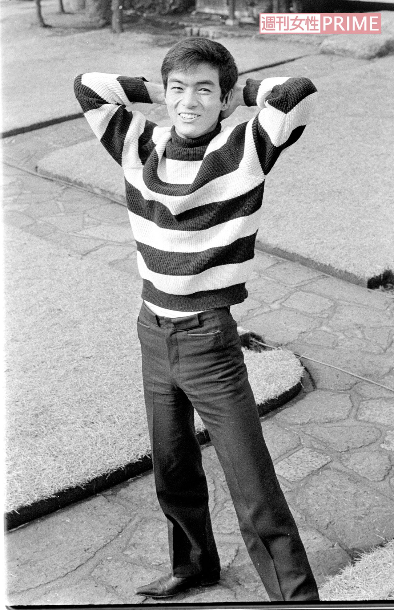 '64年『君だけを』でデビューした西郷輝彦さん。この年から10年連続で『NHK紅白歌合戦』に出場した（写真は同年12月）