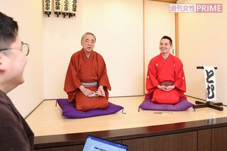 対談する澤井直人と三遊亭好楽と三遊亭とむ