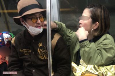 塚本高史が地下鉄内で「酔っぱっぴー」 子どもに絡み、妻に甘える衝撃の光景！