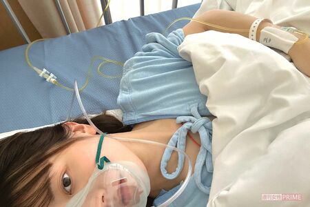 2019年4月からNHKの甲府放送局でアナウンサーの道に。2022年に名古屋放送局に異動するも、痙攣性発声障害により2024年の3月に退職を決意。現在はホテルの広報業務を担いながら、趣味のキャンプや釣りの様子をSNSにアップしている。写真は術後、入院中の様子　写真提供／小泉唯菜さん