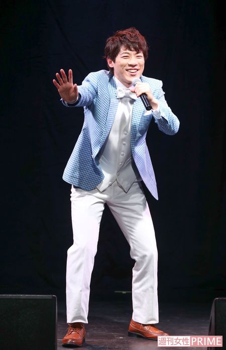 会場のみんなからバースデーソングを歌ってもらうことに。「（歌ってほしそうに）そんな、歌ってもらわなくてもいいですよ～。いいんですか～？（笑）。誰かに歌ってもらうことってなかなかないので、すごくうれしい！」　撮影／吉岡竜紀