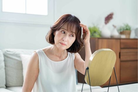 梅雨時期に増える「頭皮トラブル」放っておくと薄毛にも影響、すぐにできる予防策と“正しいヘアケア方法”