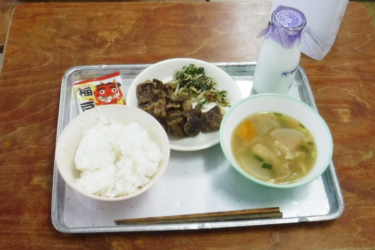 下関市の鯨の竜田揚げの給食