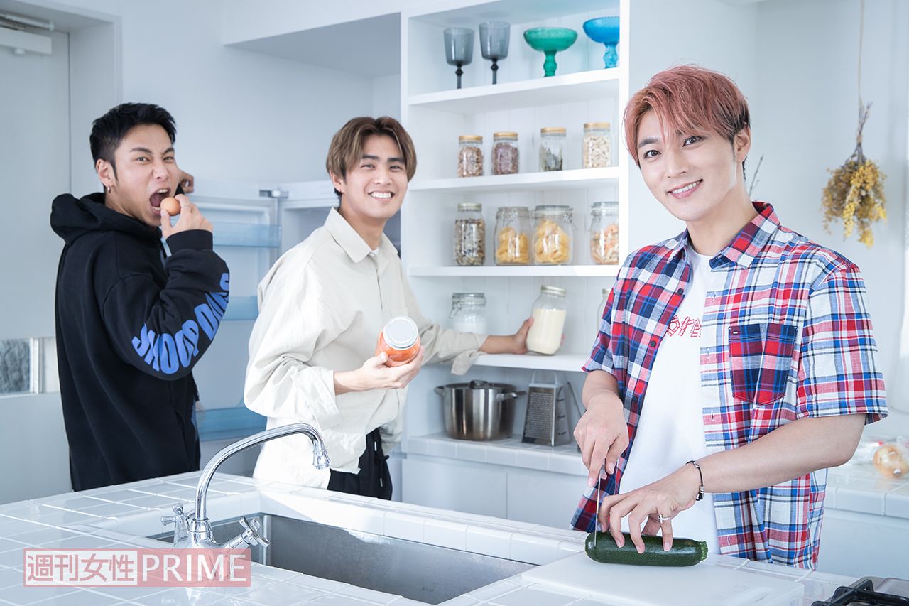 (左から)ナロ、テフン、ソル　撮影／廣瀬靖士