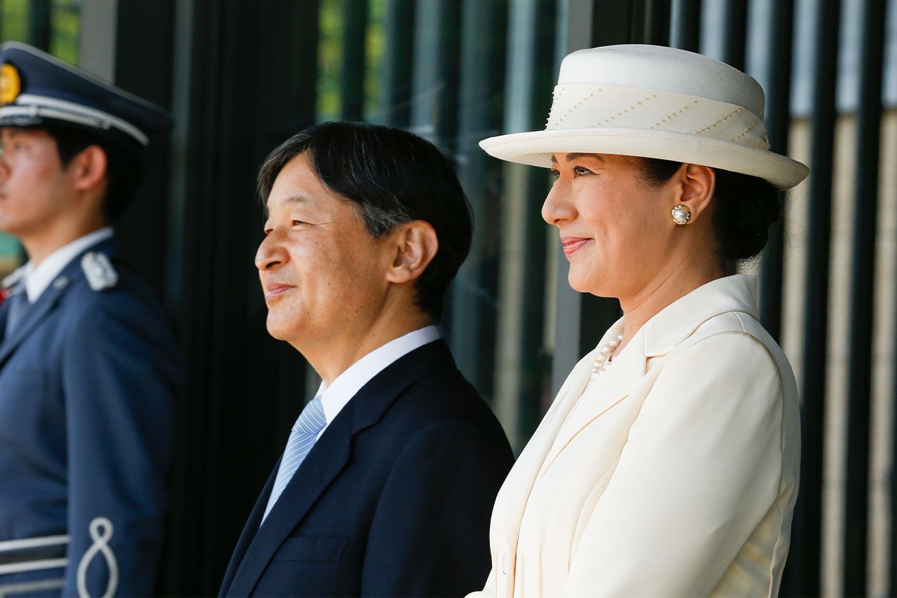 令和元年5月 令和初の国賓として来日したトランプ米大統領夫妻（当時）をお出迎えになる天皇陛下と雅子さま