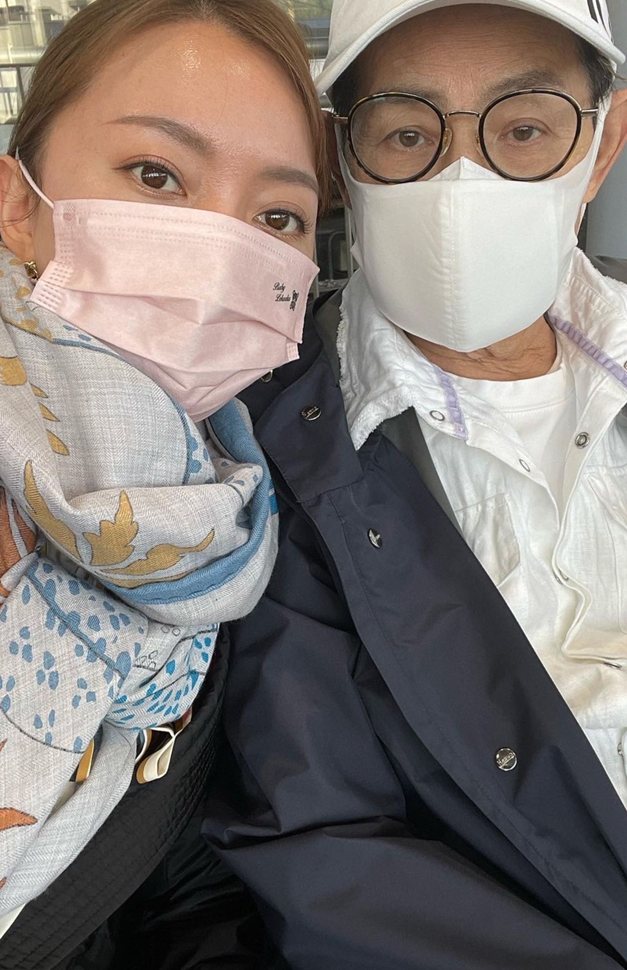 「散歩にはよく一緒に出かけます」という、加藤茶＆綾菜夫婦